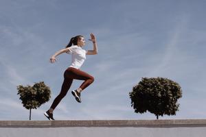 Au moment où l'on commence à courir, un conflit s'installe entre les muscles et le système cardio-respiratoire.