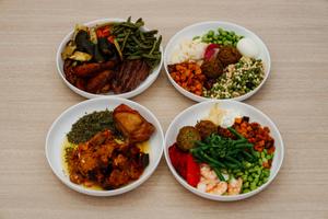 Des plats lors d'un événement test au restaurant du Village Olympique et Paralympique Paris, situé à la Cité du Cinéma, dans le Village Olympique de Saint-Denis.