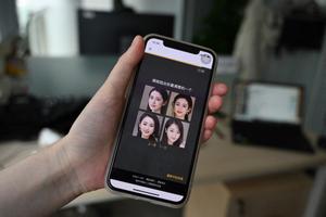 Des visages générés par l'IA qui peuvent être sélectionnés comme petites amies virtuelles créées par XiaoIce, un système d'intelligence artificielle de pointe conçu pour créer des liens émotionnels avec ses utilisateurs