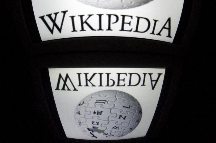 Le logo « Wikipedia » apparaît sur l’écran d’une tablette (image d'illustration).