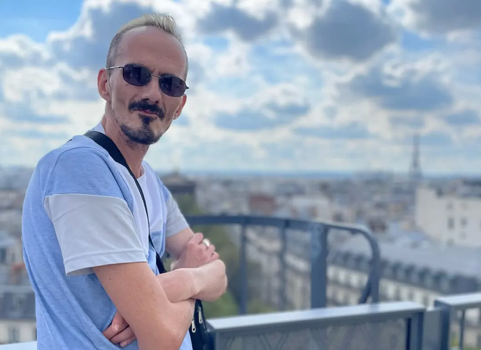 La mort en direct du streamer Jean Pormanove, lundi 18 août, suscite l’indignation et l’incompréhension.