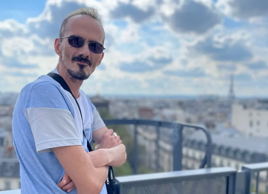 La mort en direct du streamer Jean Pormanove, lundi 18 août, suscite l’indignation et l’incompréhension.