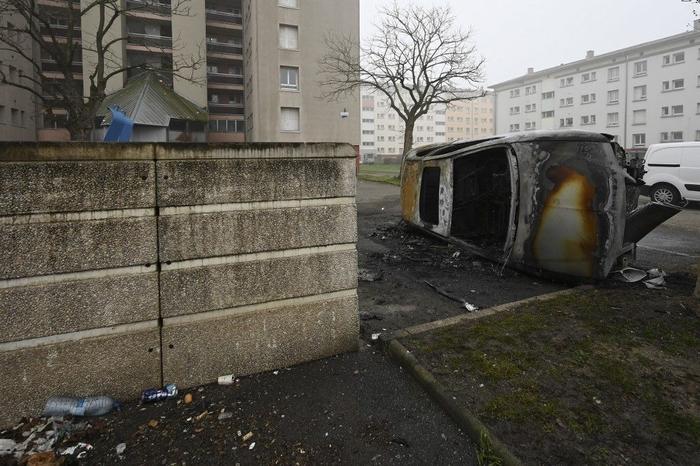 Strasbourg véhicule incendié AFP