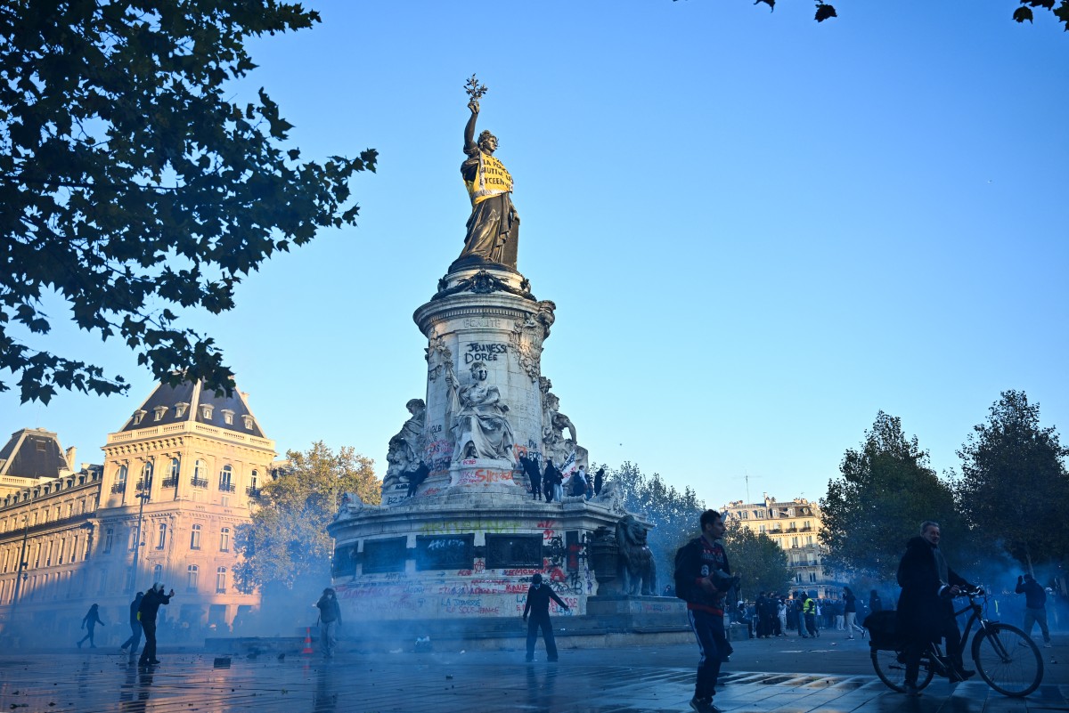 Emeutes du 17 octobre : comment échapper au piège de la tenaille identitaire JD Vance / Mélenchon ?