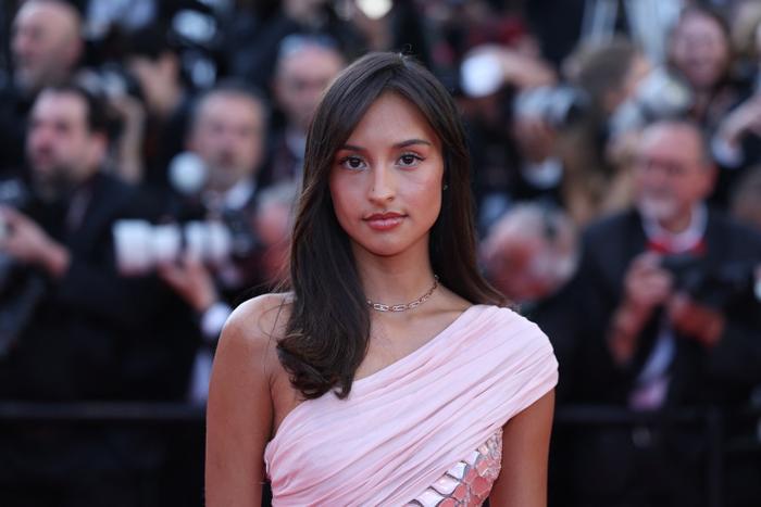 Alexandra Saint Mleux.