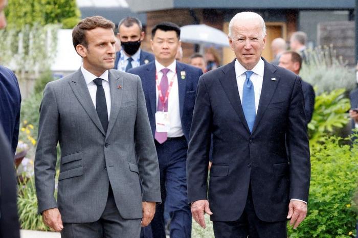 Joe Biden Emmanuel Macron AFP