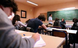 Deux journalistes décryptent avec des lycéens, au lycée Lacordaire à Marseille, le traitement par les médias de la grippe H1N1.