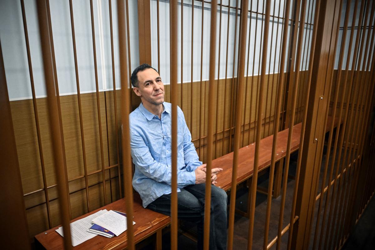 Laurent Vinatier au tribunal, lundi 25 août 2025 (Photo by Alexander NEMENOV / AFP)