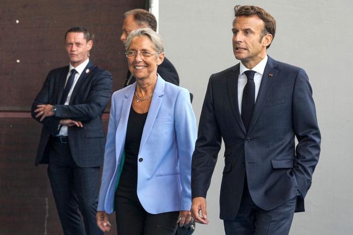 Emmanuel Macron Elisabeth Borne AFP