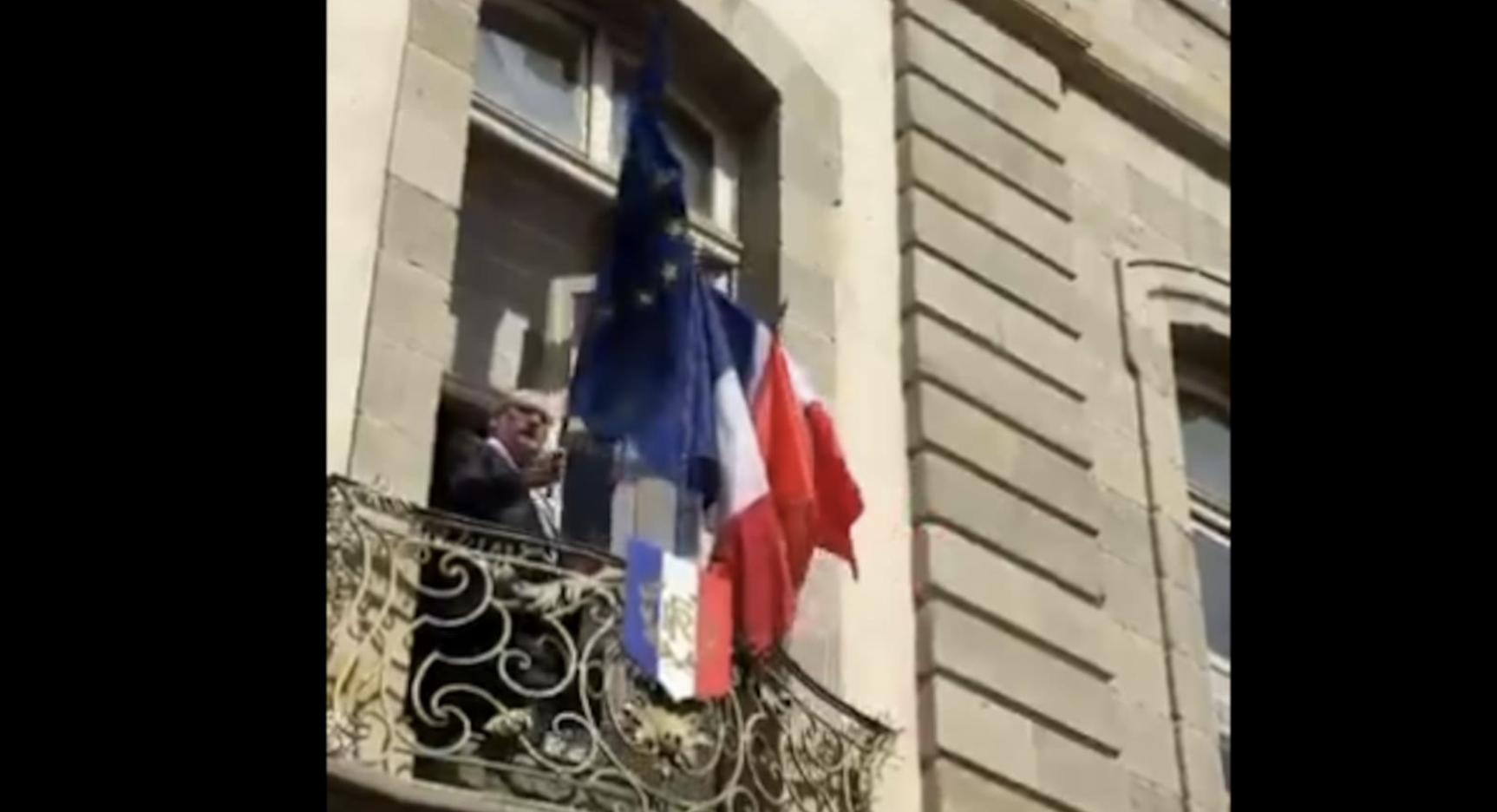 Tempête de démagogie dans les mairies RN : quand pro et anti UE se prennent les pieds dans le drapeau européen