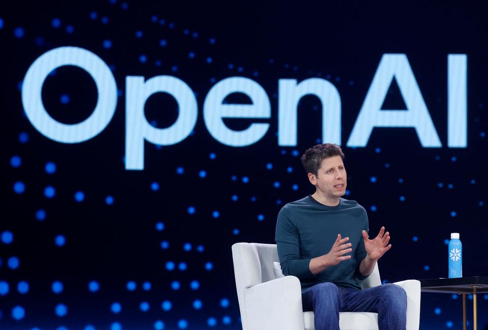 Le PDG d'Open AI, Sam Altman, s'exprime lors du Snowflake Summit 2025 au Moscone Center le 2 juin 2025 à San Francisco, Californie.