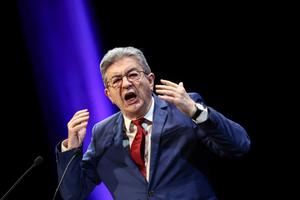 Jean-Luc Mélenchon s'exprime lors d'un meeting électoral à Lille, le 19 mars 2026, avant le second tour des élections municipales françaises de 2026.