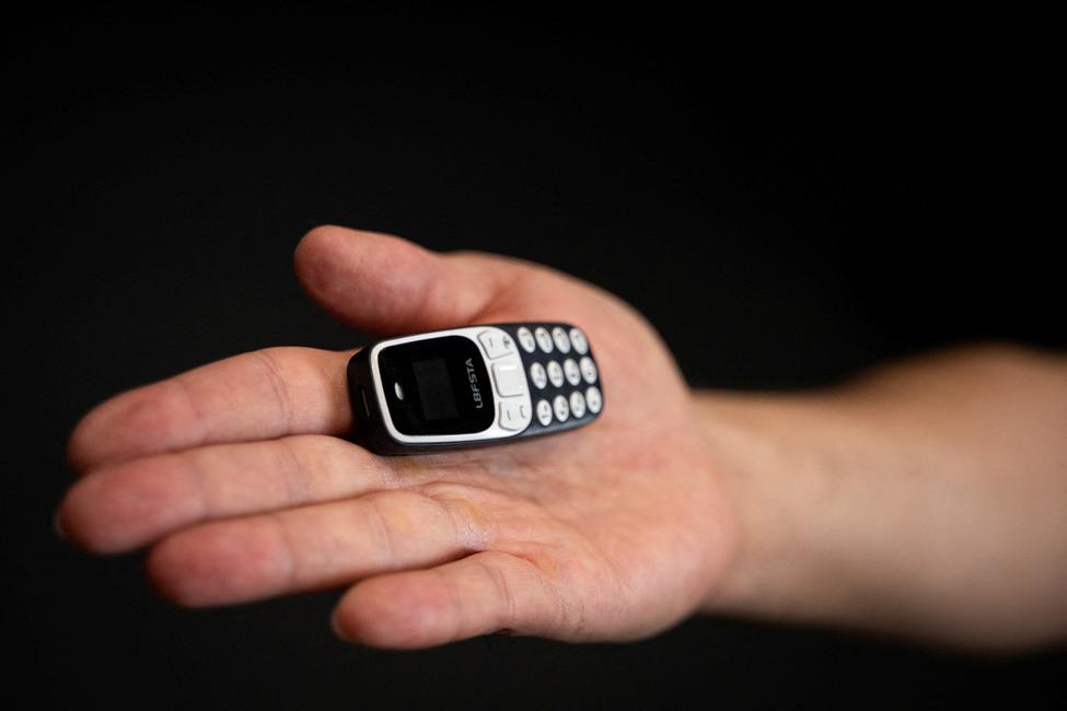 Surnommés "suppositoires", les mini téléphones pullulent dans les prisons françaises