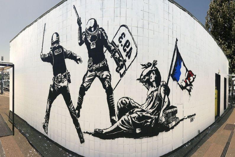 La fresque "l'État matraquant la liberté" à Grenoble le 24 juin 2016