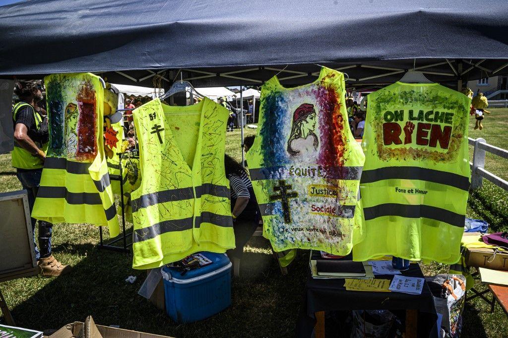 Gilets jaunes en attente de porteurs