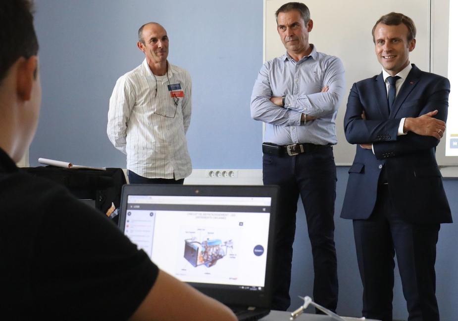 apprentissage Emmanuel Macron AFP
