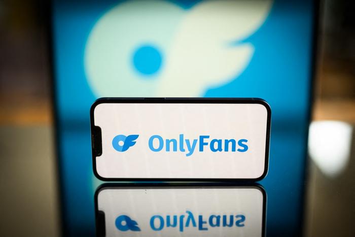 Le réseau social Onlyfans, connu pour ses contenus à caractère pornographique, est en vente, annonce Reuters.