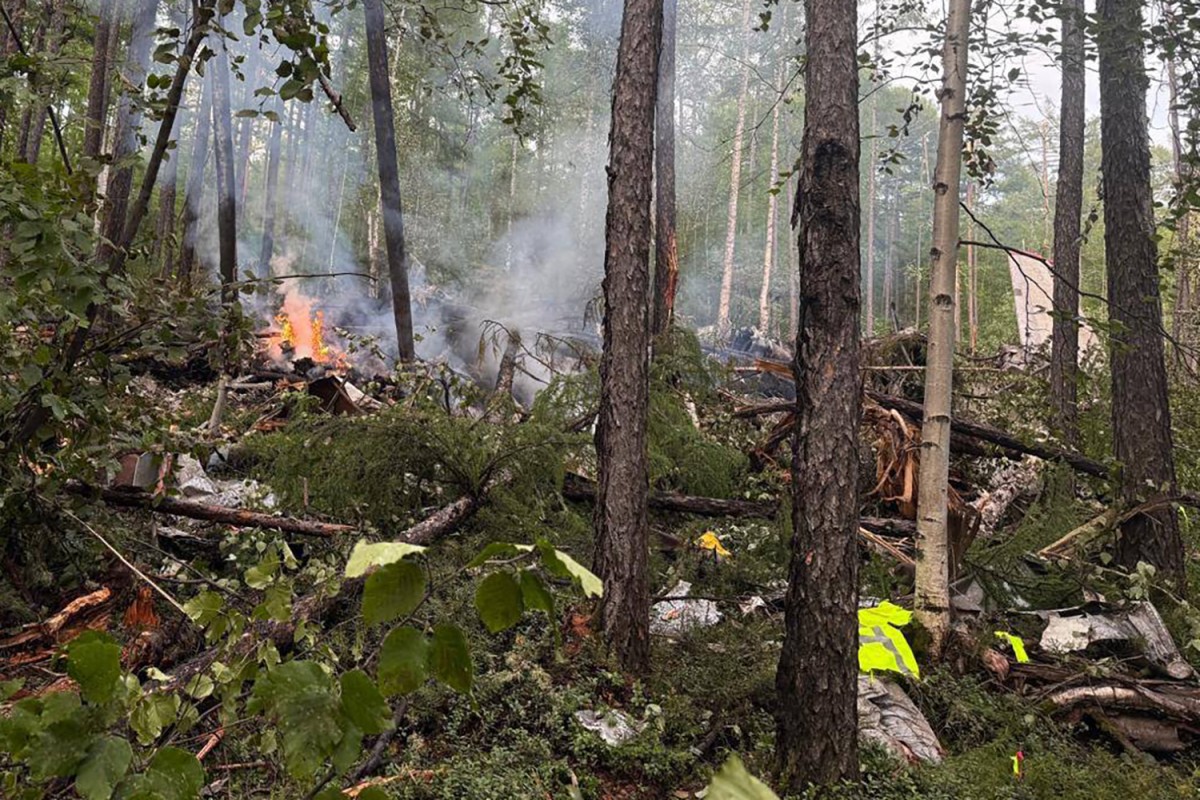 Pas de survivants, boites noires retrouvées... : ce que l'on sait sur le crash d'un avion de ligne en Russie