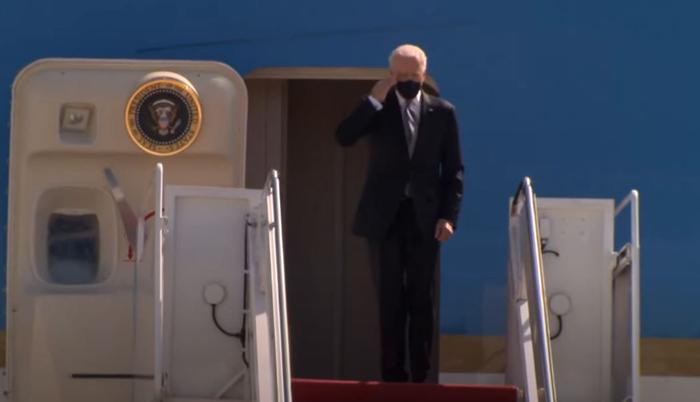 Joe Biden chute Air Force One