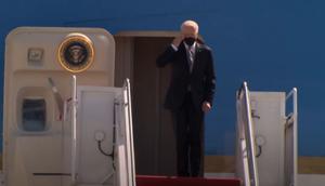 Joe Biden chute Air Force One