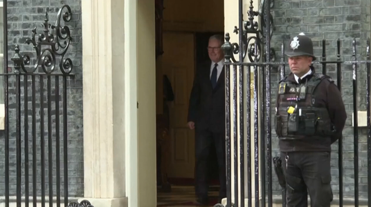 Le premier ministre britannique, Keir Starmer, annonce sa démission 