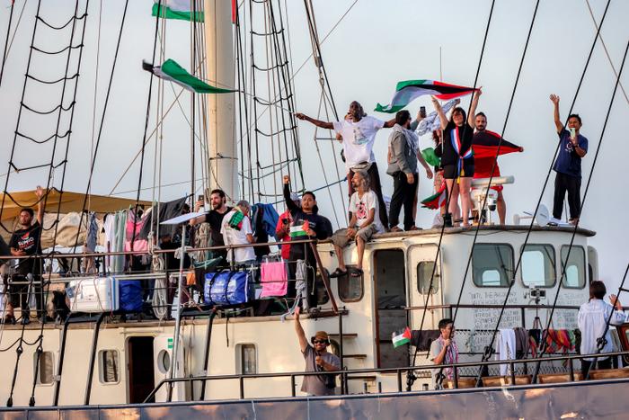 Un navire de la flottille pour Gaza : "J'espère qu'ils ne feront pas la paix avant notre arrivée. Ça serait rageant..."