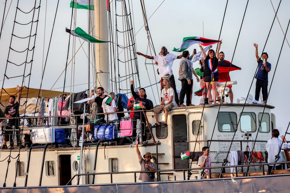 Un navire de la flottille pour Gaza : "J'espère qu'ils ne feront pas la paix avant notre arrivée. Ça serait rageant..."