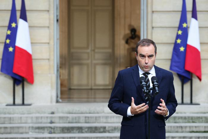 Le Premier ministre Sébastien Lecornu prononce une déclaration à l'hôtel Matignon à Paris, le 3 octobre 2025.