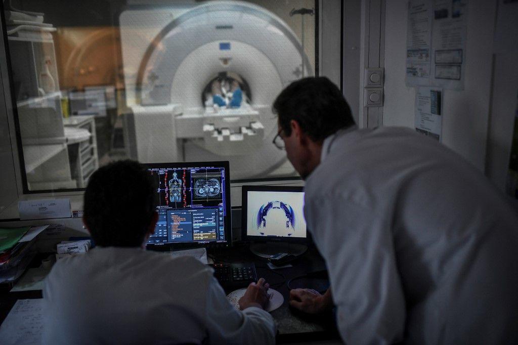 Examen IRM à l'hôpital.