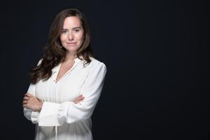 Sarah Knafo, candidate du parti « Reconquête ! », lors d'une séance photo pour l'AFP à Paris, le 2 mai 2024.