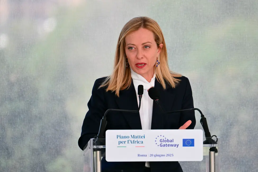 Giorgia Meloni s'adresse aux journalistes à la Villa Doria Pamphilj à Rome, le 20 juin 2025.