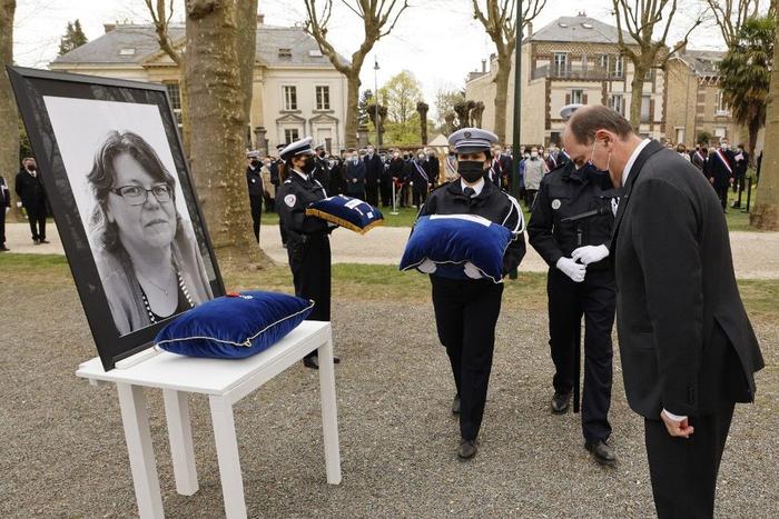 Rambouillet hommage Stéphanie Jean Castex AFP