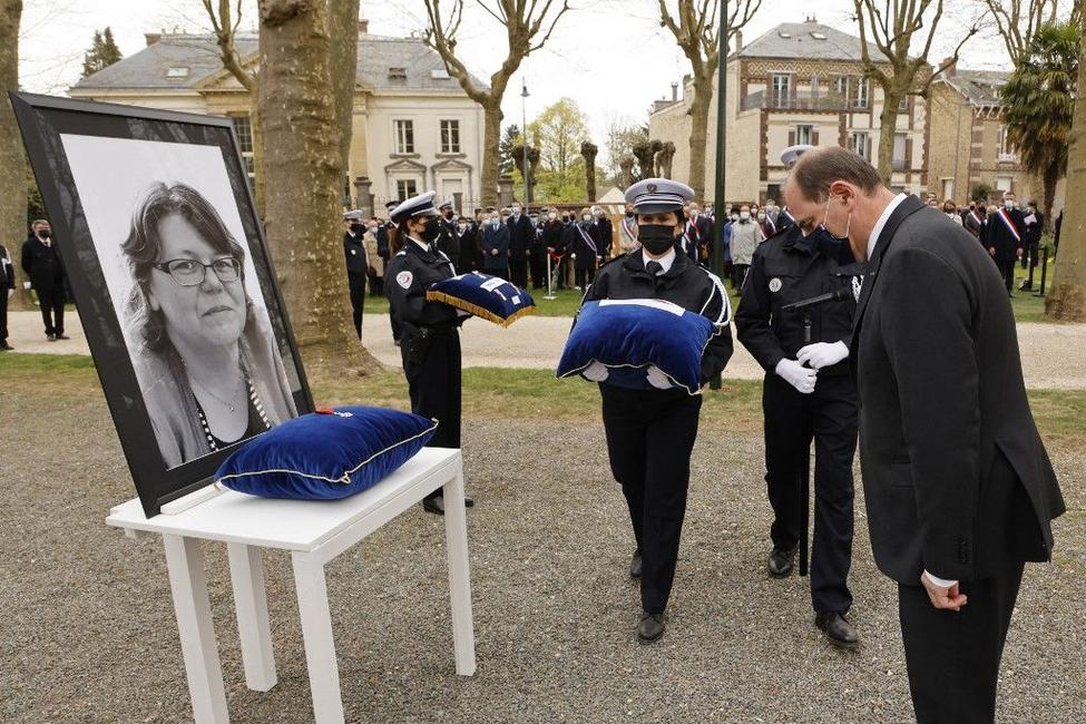 Rambouillet hommage Stéphanie Jean Castex AFP
