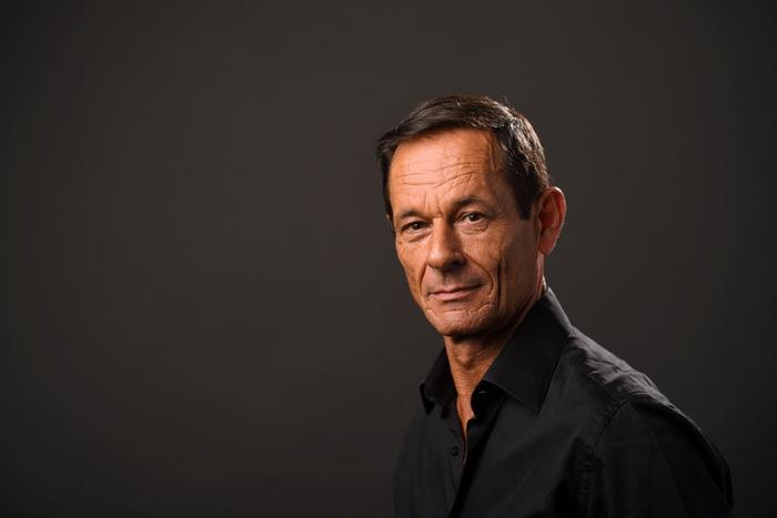 Le philosophe, explorateur, cinéaste et écrivain français Patrice Franceschi pose lors d'une séance photo le 15 mars 2017 à Paris.