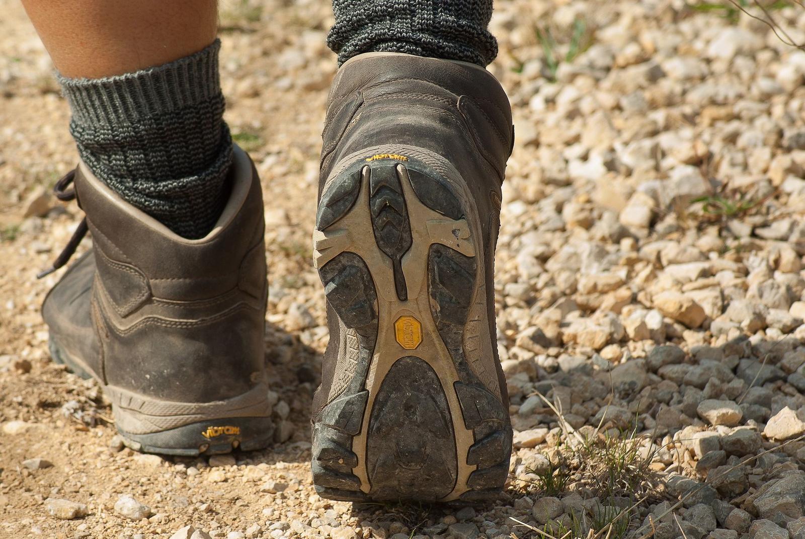 Marche à pieds.