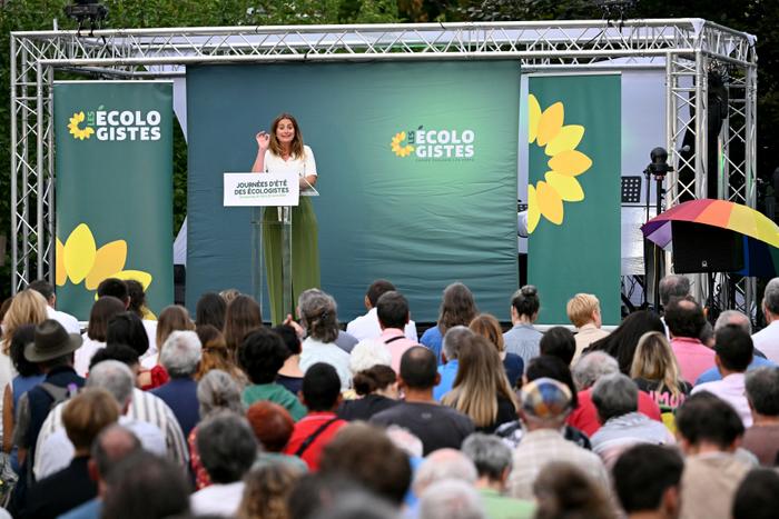 La secrétaire nationale du parti écologiste de gauche français Les Écologistes, Marine Tondelier, prononce un discours lors des Universités d’été du parti à Strasbourg, dans l’est de la France, le 21 août 2025.