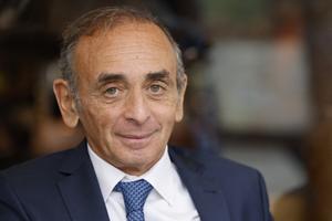 Éric Zemmour, chef du parti Reconquete, avant une visite de campagne sur un marché de Neuilly-sur-Seine, près de Paris, le 19 juin 2024.