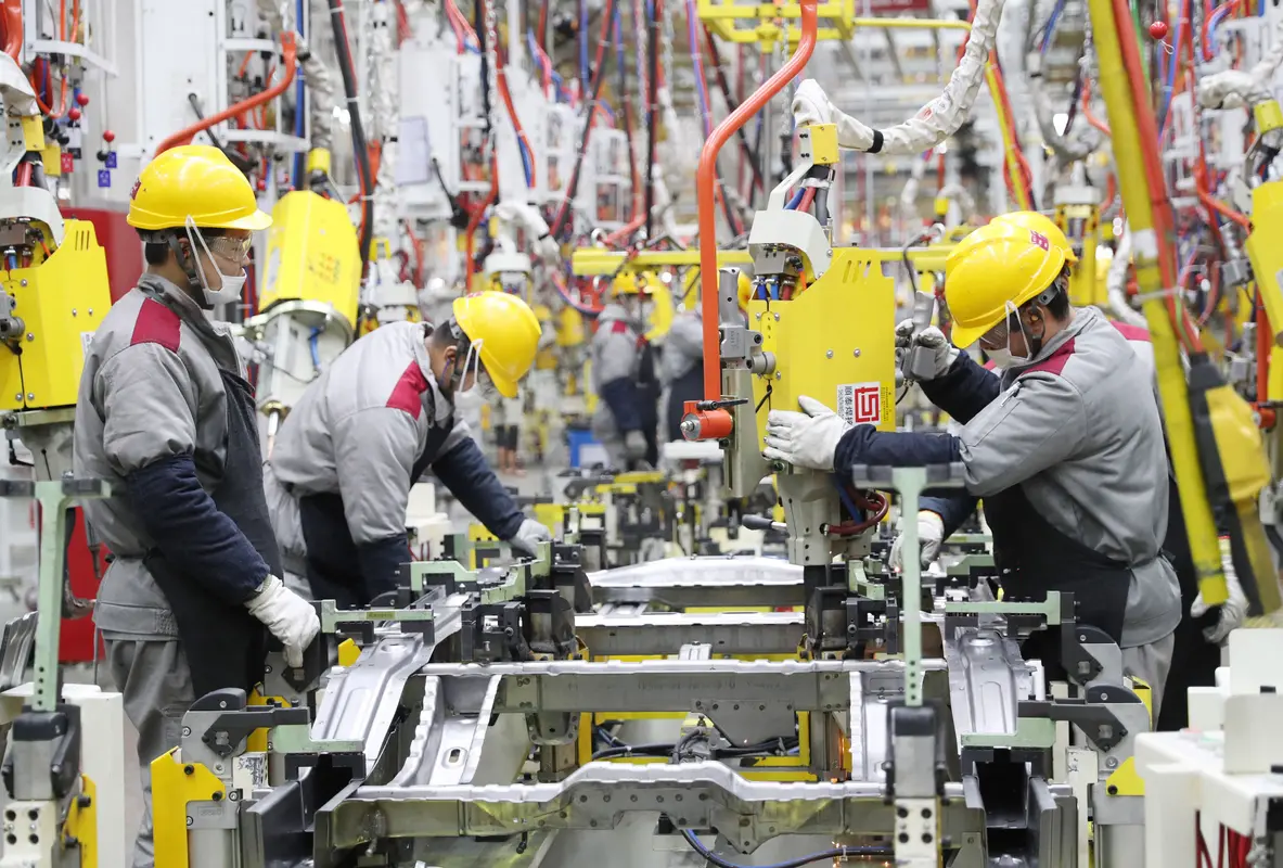 Et l'arme secrète des Chinois pour être plus rapides que les industries du reste de la planète est...