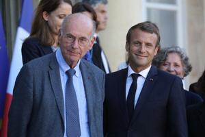 Emmanuel Macron Boris Cyrulnik AFP