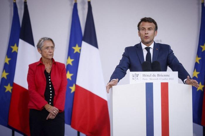 Emmanuel Macron Elisabeth Borne AFP