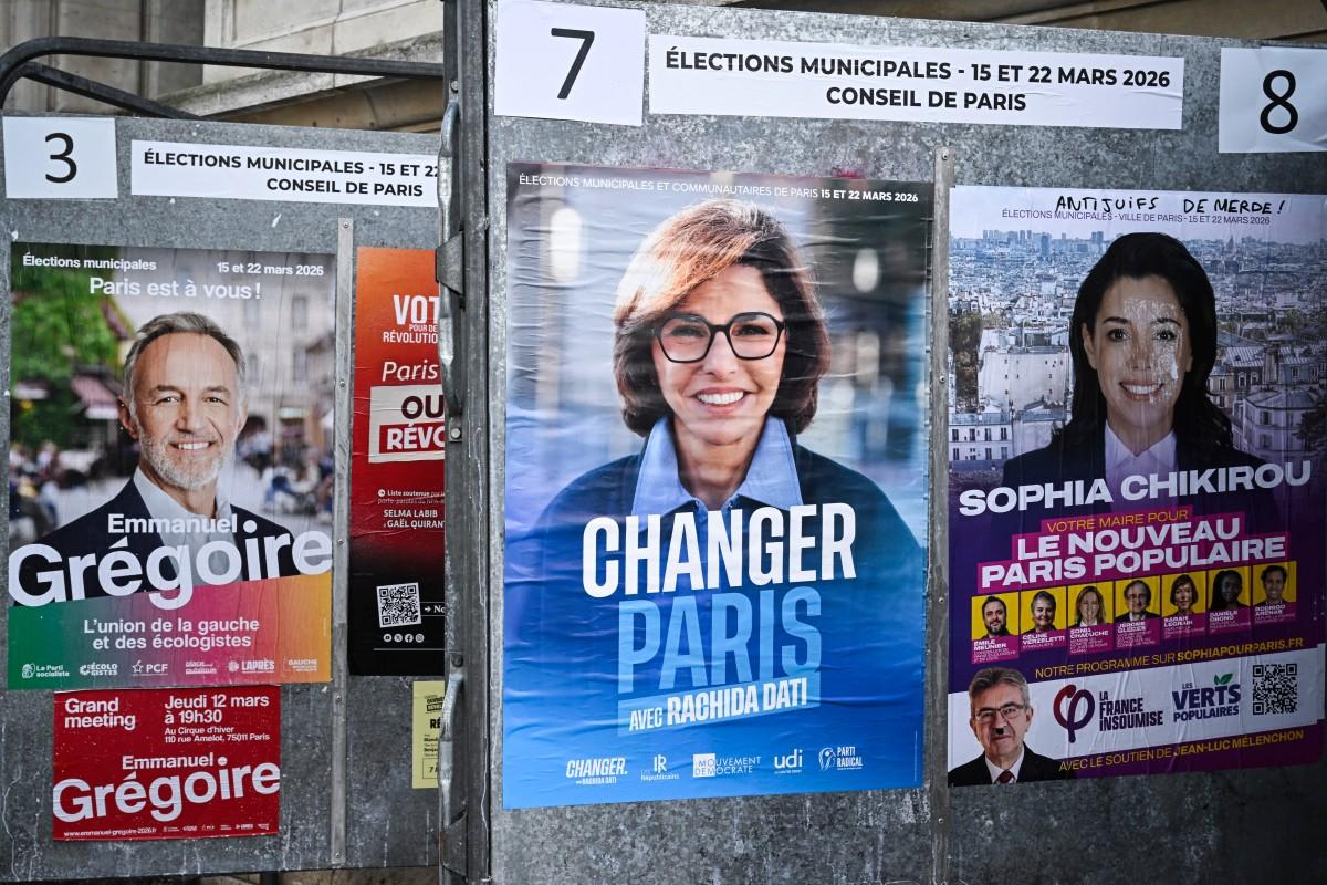 Les affiches électorales de Emmanuel Grégoire, Rachida Dati et Sophia Chikirou à Paris, le 5 mars 2026.