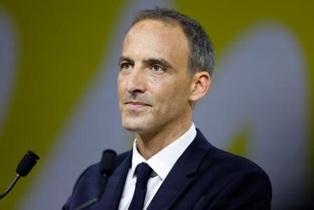 Raphaël Glucksmann s'adresse à la foule lors d'un meeting politique à Aubervilliers, le 13  juin 2026.