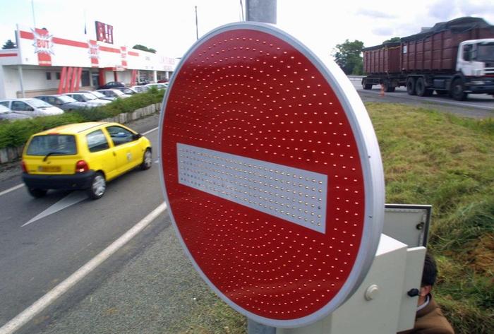 sens interdit panneau AFP