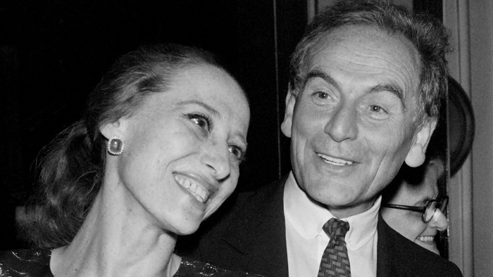 Le compositeur Rodion Chtchedrine en compagnie de sa femme, Maïa Plissetskaïa, célèbre danseuse, le 13 juin 1977 à Paris. (Photo by PIERRE GUILLAUD / AFP)