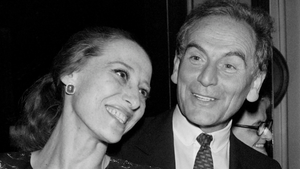Le compositeur Rodion Chtchedrine en compagnie de sa femme, Maïa Plissetskaïa, célèbre danseuse, le 13 juin 1977 à Paris. (Photo by PIERRE GUILLAUD / AFP)