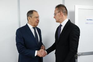 Sergeï Lavrov et Peter Szijjarto : "With a little help from my friends..."
