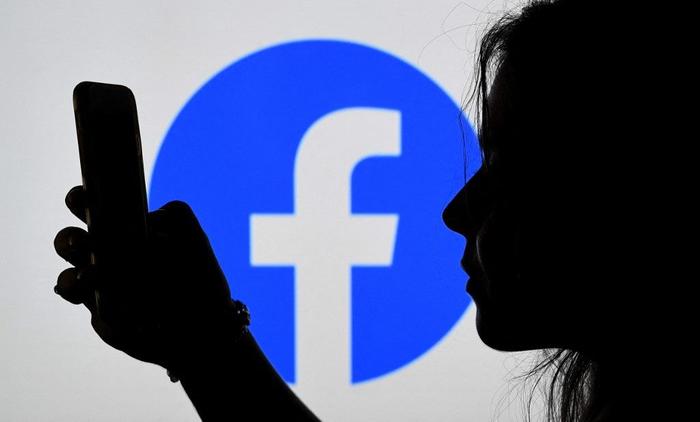 Facebook logo smartphone AFP