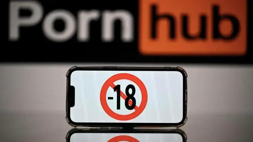 Aylo, maison mère des sites pornographiques YouPorn, Pornhub et Redtube, a suspendu l’accès à ses sites ce mercredi après-midi, jusqu’à nouvel ordre.