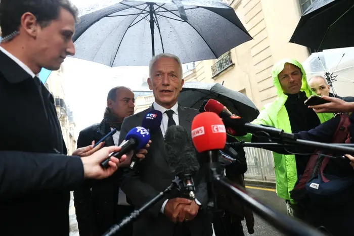 Le président du Mouvement des entreprises de France (MEDEF), Patrick Martin, s'adresse à la presse après sa rencontre avec le Premier ministre français à l'hôtel de Matignon à Paris, le 24 septembre 2025.