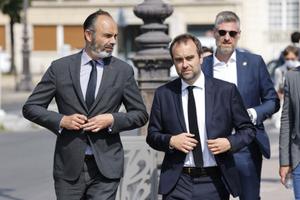 Édouard Philippe et Sébastien Lecornu après une cérémonie aux Invalides, à Paris, le 21 juillet 2021.